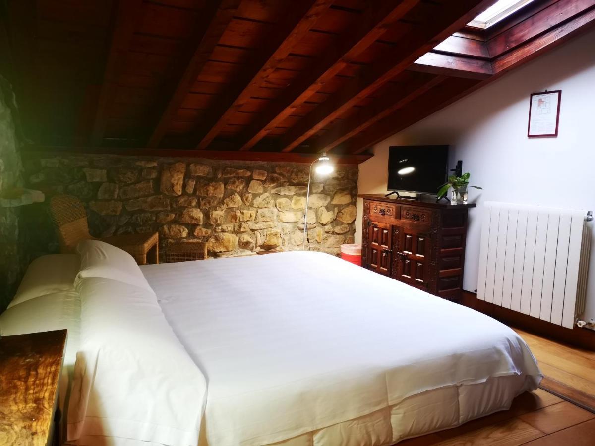 Posada Los Calderones Santillana del Mar Esterno foto